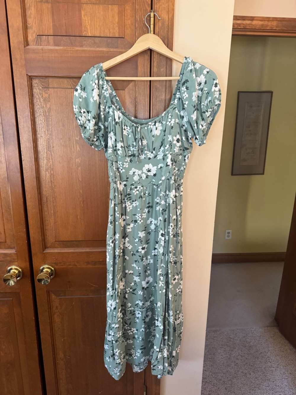 Hollister Floral Puff-Sleeve Midi Dress in Sage Green - size large